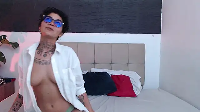 Snapshot of anaroman01 chatting on April 2026 11:35:02 PM anaroman01 online show from April 2026 11:35:02 PM