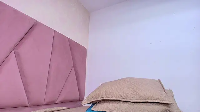 arl chloee online show from February 2025 03:09:02 AM