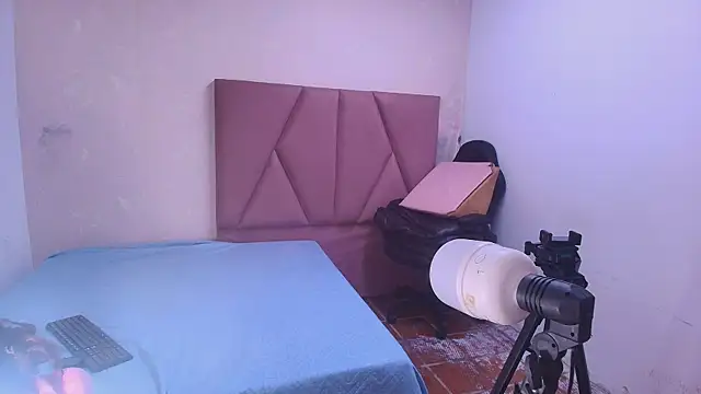 arl chloee online show from October 2025 03:05:01 AM