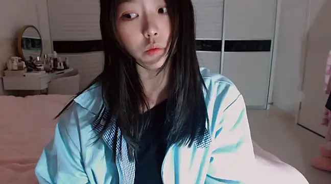 -Lucky Girl online show from February 2025 11:30:01 PM