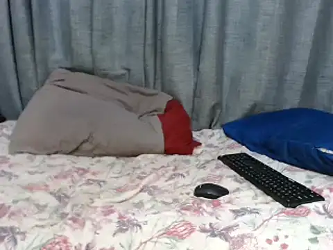 Snapshot of SexyCurvaceousxx chatting on December 2024 04:42:01 AM SexyCurvaceousxx online show from December 2024 04:42:01 AM