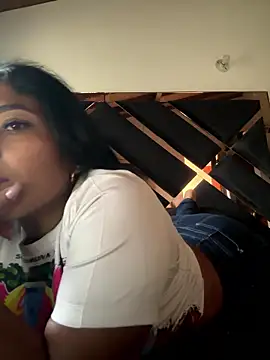 emmyjhonson07 online show from January 2026 09:31:01 PM