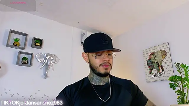 JordanSmiith  online show from February 2026 07:54:01 PM