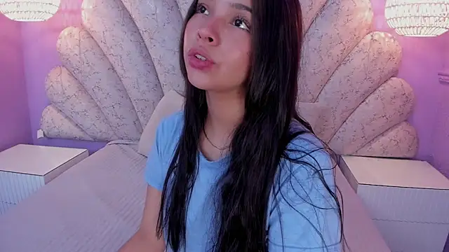 Snapshot of chloe_watson_ chatting on March 2025 08:29:02 PM chloe watson online show from March 2025 08:29:02 PM