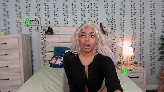 Snapshot of RobynKnight chatting on February 2026 05:01:02 AM RobynKnight online show from February 2026 05:01:02 AM