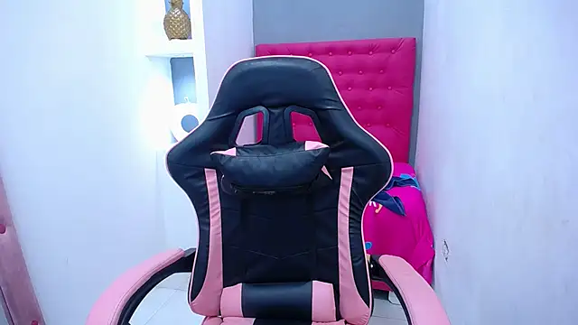 KatrinaQueen1 online show from January 2026 10:04:01 PM