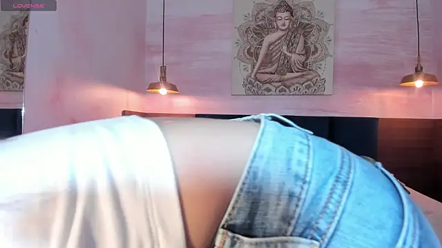 Snapshot of AnneDixie chatting on March 2025 03:21:02 AM AnneDixie online show from March 2025 03:21:02 AM