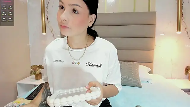 Snapshot of AnneDixie chatting on September 2025 03:08:01 AM AnneDixie online show from September 2025 03:08:01 AM