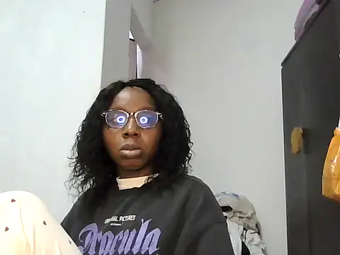 Sexxybella27 online show from November 2025 04:51:02 PM