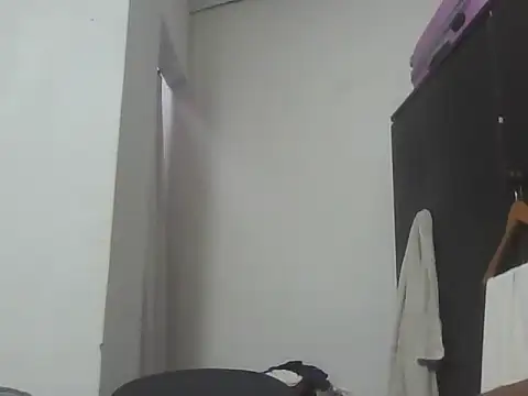 Sexxybella27 online show from November 2025 08:42:01 PM