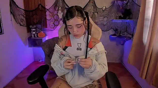 mia catt05 online show from October 2025 04:35:01 PM