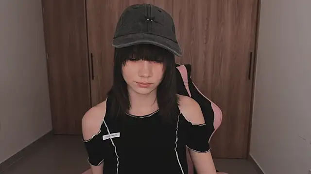 Snapshot of Raven__Blod chatting on July 2026 12:23:02 AM Raven Blod online show from July 2026 12:23:02 AM