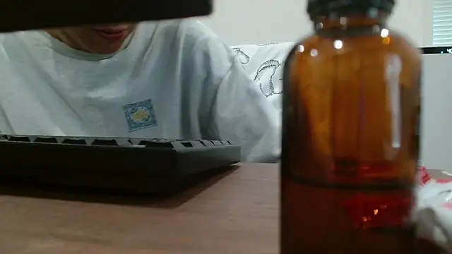 Snapshot of POCARI_SWEAT chatting on March 2026 04:18:01 AM POCARI SWEAT online show from March 2026 04:18:01 AM