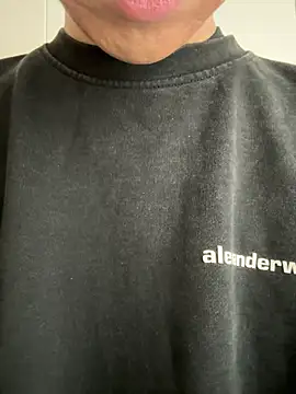 Snapshot of POCARI_SWEAT chatting on April 2026 03:02:01 AM POCARI SWEAT online show from April 2026 03:02:01 AM