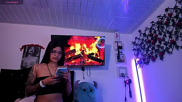 Snapshot of Alaia_Asuka chatting on September 2025 12:36:02 AM Alaia Asuka online show from September 2025 12:36:02 AM