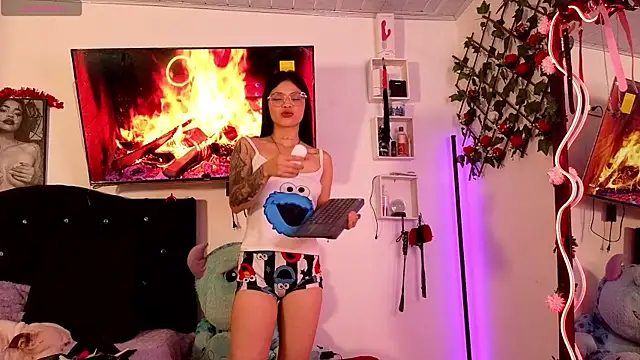 Snapshot of Alaia_Asuka chatting on September 2025 12:36:02 AM Alaia Asuka online show from September 2025 12:36:02 AM