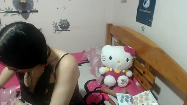 Snapshot of montthbluee chatting on November 2025 01:05:02 AM montthbluee online show from November 2025 01:05:02 AM