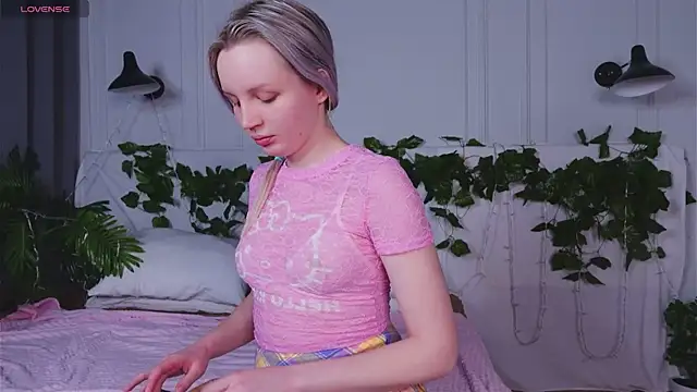 Beatrica Klein online show from March 2025 01:48:01 PM