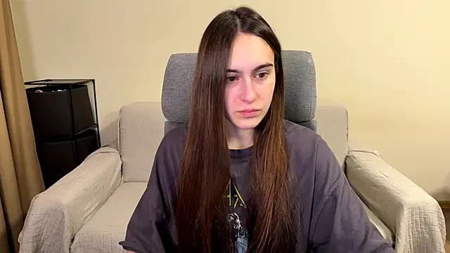 AliceKolltt online show from April 2026 08:32:02 PM