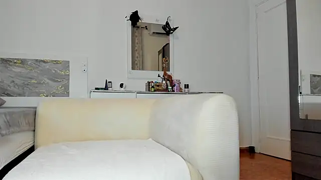 Snapshot of anisialuna_ chatting on March 2026 05:35:02 AM anisialuna online show from March 2026 05:35:02 AM