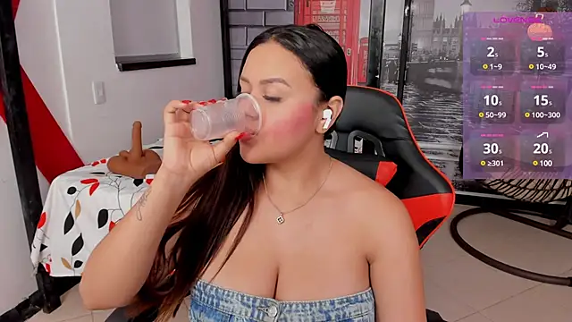 Snapshot of katia_bigboobs1 chatting on January 2025 04:50:02 PM katia bigboobs1 online show from January 2025 04:50:02 PM