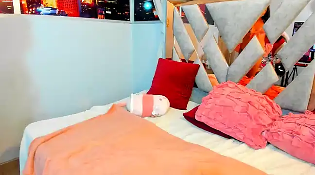 Snapshot of Kendall_Sophy chatting on March 2025 10:31:02 PM Kendall Sophy online show from March 2025 10:31:02 PM