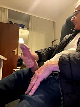 Snapshot of Frank22xx chatting on October 2025 05:52:01 PM Frank22xx online show from October 2025 05:52:01 PM