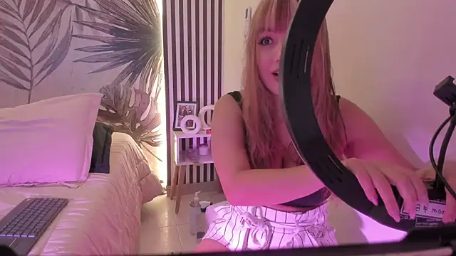 Samaantha-White online show from April 2026 11:26:01 AM