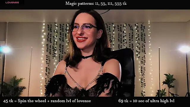 Snapshot of Alicia_x_art chatting on July 2026 09:38:01 PM Alicia x art online show from July 2026 09:38:01 PM