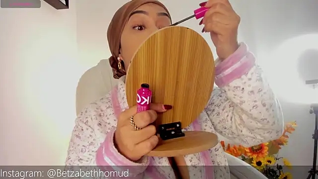 Snapshot of BetzabethHomud0 chatting on April 2026 10:48:02 PM BetzabethHomud0 online show from April 2026 10:48:02 PM