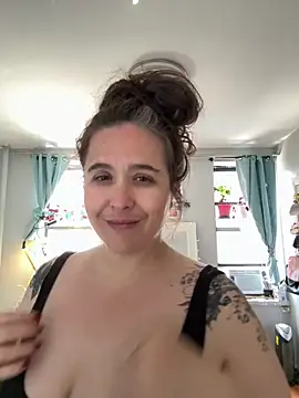 Snapshot of sylviahhh chatting on May 2026 03:06:01 PM sylviahhh online show from May 2026 03:06:01 PM