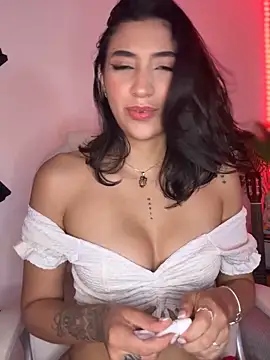 Snapshot of _Aura- chatting on April 2026 03:29:01 AM Aura- online show from April 2026 03:29:01 AM