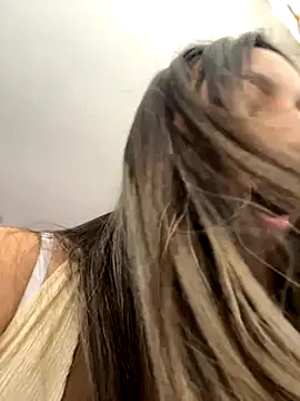  Emma Valka online show from December 2025 03:54:01 PM