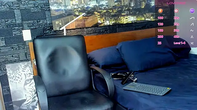 Snapshot of thomas_santtos1 chatting on March 2025 01:49:02 PM thomas santtos1 online show from March 2025 01:49:02 PM