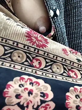 Snapshot of Aaradhya chatting on January 2025 01:02:01 AM Aaradhya online show from January 2025 01:02:01 AM