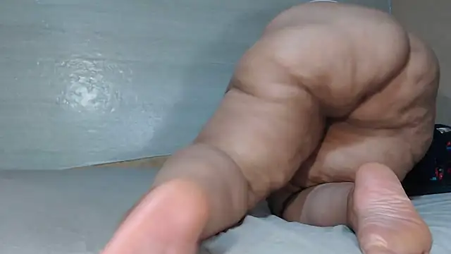 Snapshot of BustyThickyAss chatting on February 2025 05:28:01 PM BustyThickyAss online show from February 2025 05:28:01 PM