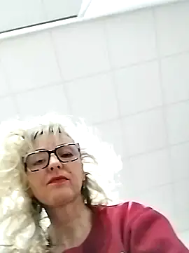 Snapshot of Tinuus chatting on March 2025 06:29:01 PM Tinuus online show from March 2025 06:29:01 PM