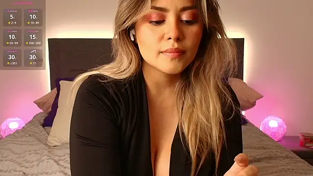 Snapshot of Celiahenn chatting on February 2026 01:02:01 AM Celiahenn online show from February 2026 01:02:01 AM