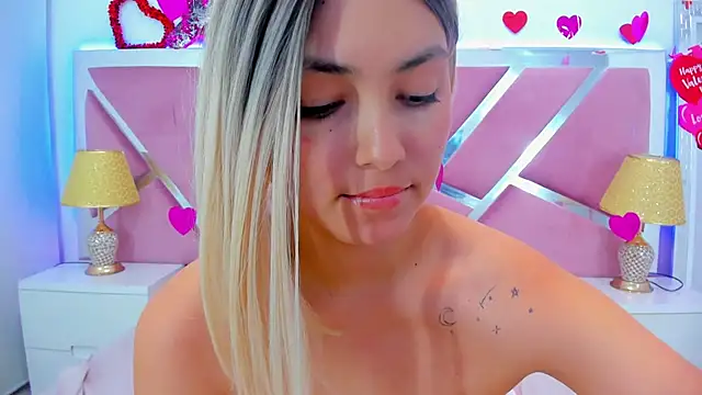 NinnaVous online show from February 2025 07:15:02 PM