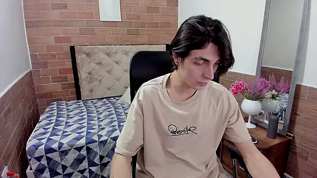 Snapshot of MIKE_HUNTER7 chatting on December 2024 03:37:02 AM MIKE HUNTER7 online show from December 2024 03:37:02 AM