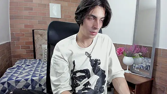 Snapshot of MIKE_HUNTER7 chatting on January 2025 03:57:01 AM MIKE HUNTER7 online show from January 2025 03:57:01 AM