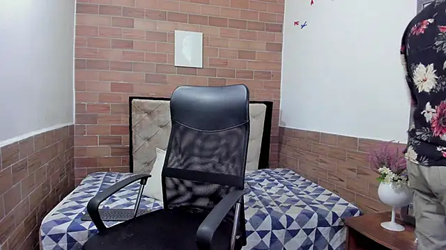 Snapshot of MIKE_HUNTER7 chatting on January 2025 03:53:02 AM MIKE HUNTER7 online show from January 2025 03:53:02 AM