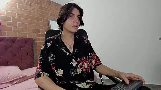 Snapshot of MIKE_HUNTER7 chatting on January 2025 12:17:01 PM MIKE HUNTER7 online show from January 2025 12:17:01 PM