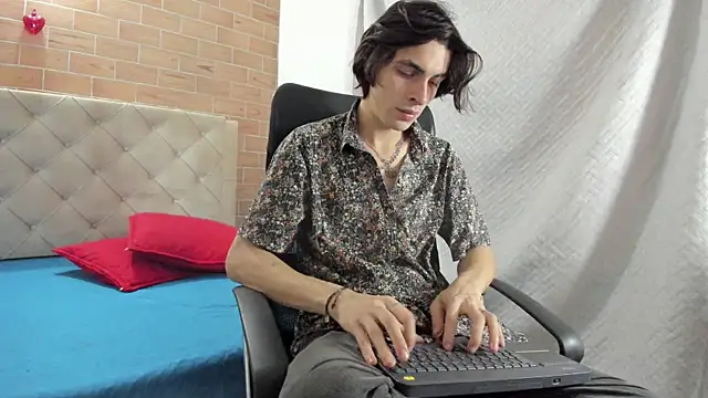 Snapshot of MIKE_HUNTER7 chatting on February 2025 01:00:02 PM MIKE HUNTER7 online show from February 2025 01:00:02 PM