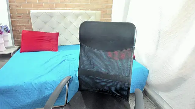 Snapshot of MIKE_HUNTER7 chatting on February 2025 05:18:01 PM MIKE HUNTER7 online show from February 2025 05:18:01 PM