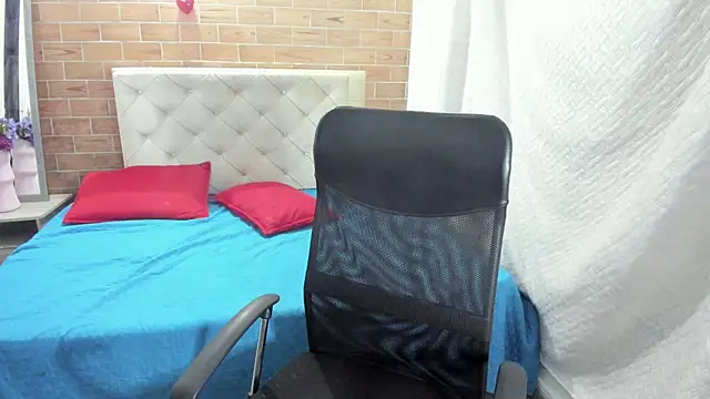 Snapshot of MIKE_HUNTER7 chatting on February 2025 12:22:02 PM MIKE HUNTER7 online show from February 2025 12:22:02 PM