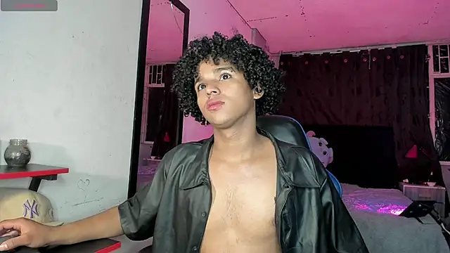 Snapshot of Noah_Smith04 chatting on April 2026 05:01:02 AM Noah Smith04 online show from April 2026 05:01:02 AM