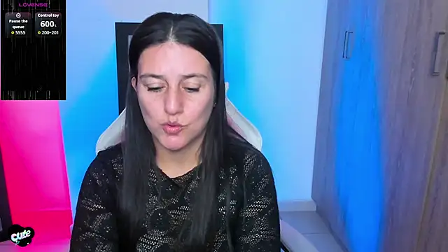 Saskyaa online show from October 2025 02:06:01 AM