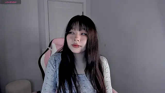 Snapshot of hee_young11 chatting on October 2025 05:35:02 PM hee young11 online show from October 2025 05:35:02 PM