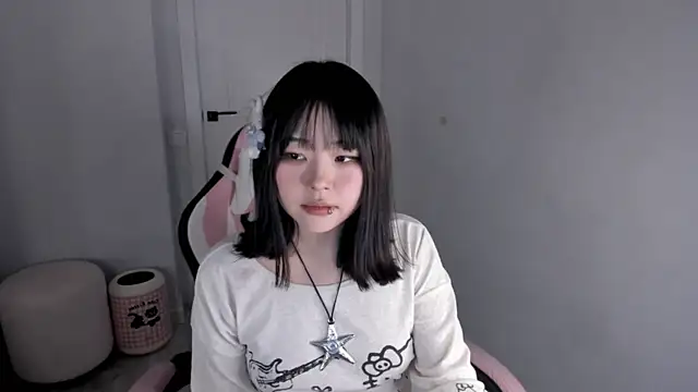 Snapshot of hee_young11 chatting on November 2025 08:21:02 PM hee young11 online show from November 2025 08:21:02 PM